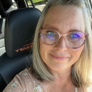 Meet your Posher, Lauri